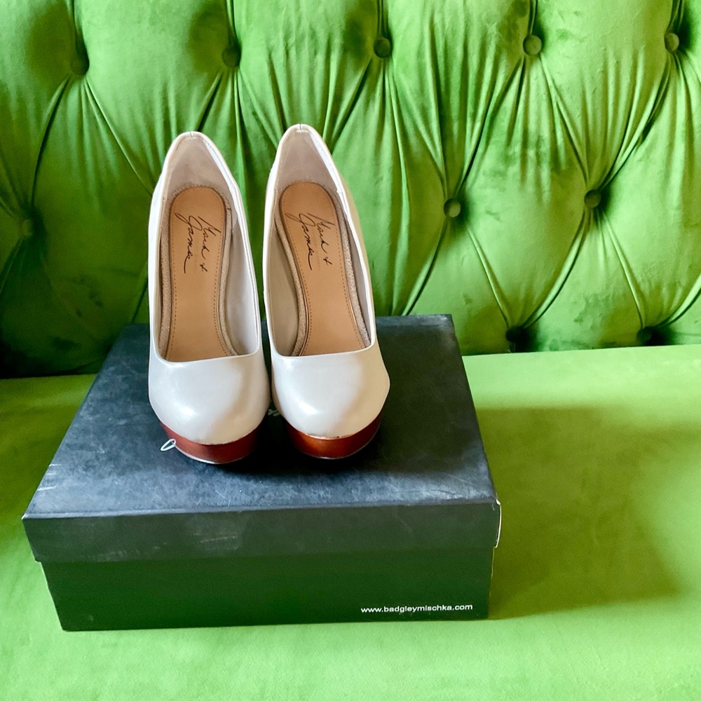 Badgley Mischa/Mark and James wedge shoes